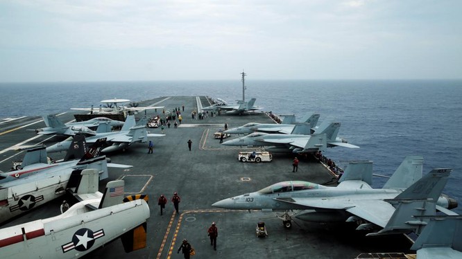 Tàu sân bay Stennis Mỹ đang cùng tàu sân bay Reagan tập trận sát Biển Đông