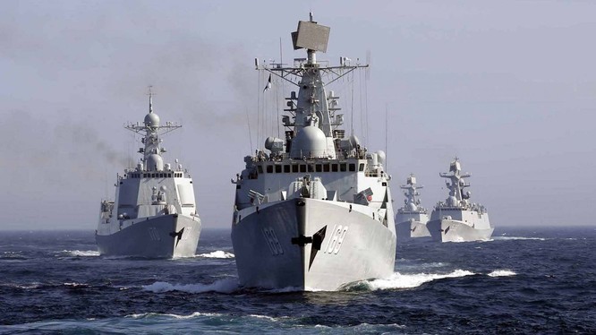 Chiến hạm của hải quân Trung Quốc thường xuyên tập trận trên biển thời gian gần đây, thách thức dư luận thế giới sau phán quyết Tòa Trọng tài quốc tế về Biển Đông