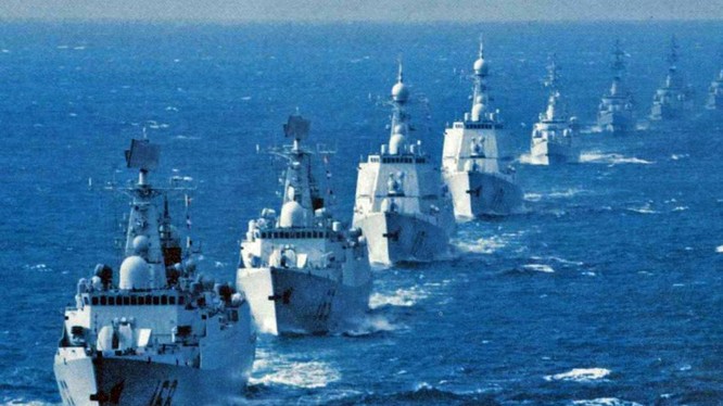 Trung Quốc thường xuyên tập trận hải quân trên biển trong thời gian gần đây thách thức dư luận quốc tế, nhất là sau khi Tòa Trọng tài bác bỏ yêu sách "đường lưỡi bò" ở Biển Đông
