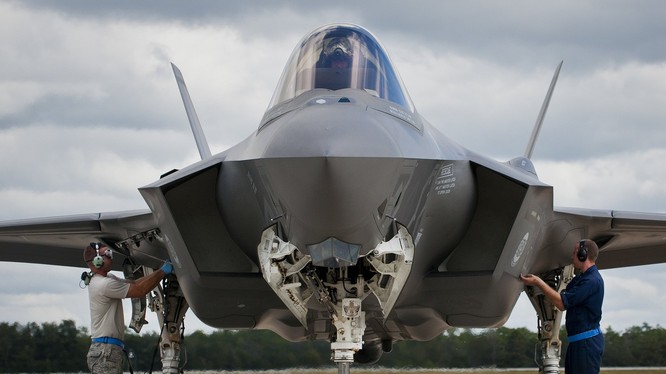 Nhật Bản sẽ mua nhiều chiến đấu cơ tàng hình thế hệ 5 F-35 của Mỹ