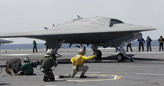 Chiến đấu cơ không người lái X-47B của Mỹ xuất kích từ tàu sân bay