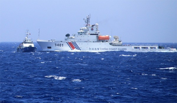 Tàu hải cảnh Trung Quốc hung hăng đâm húc tàu cảnh sát biển Việt Nam trong cuộc khủng hoảng giàn khoan Hải Dương 981 năm 2014