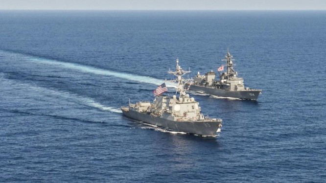 Chiến hạm Mỹ và Nhật Bản tập trận chung ở Biển Đông năm 2015