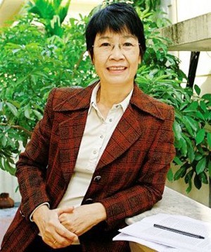 NSƯT, nhà biên kịch Hồng Ngát
