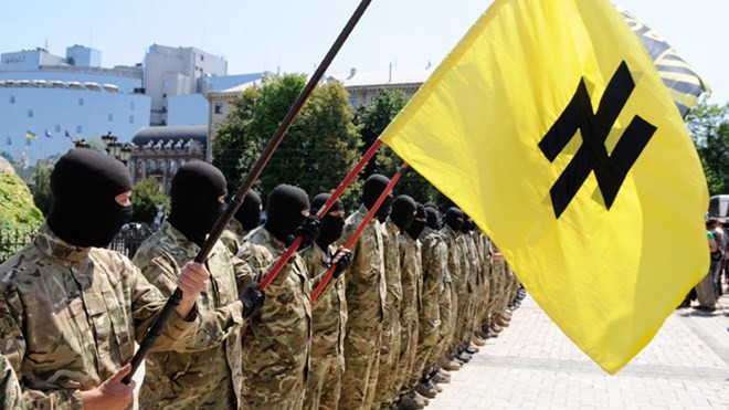 Tiểu đoàn Azov trong buổi lễ tuyên thệ trung thành với Ukraine, được tổ chức tại Quảng trường Sophia của Kiev trước khi di chuyển đến Donbass