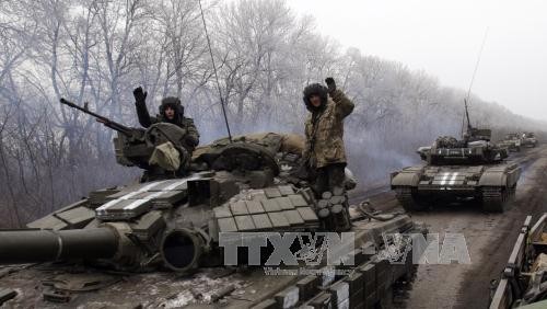 Binh sĩ quân đội Ukraine tại Debaltsevo, vùng Donetsk miền Đông Ukraine ngày 14/2. Ảnh: AFP/TTXVN