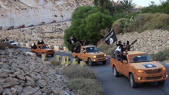 Các chiến binh IS ở Derna, miền đông Libya.