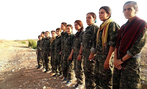 Các nữ chiến binh người Kurd đang được đào tạo để chống lại nhóm khủng bố Nhà nước Hồi giáo tự xưng IS ở Iraq
