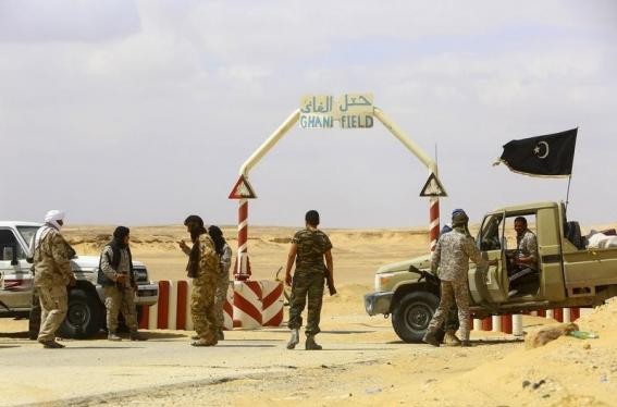 Lực lượng bảo vệ được điều động canh giữ mỏ dầu Al-Ghani.