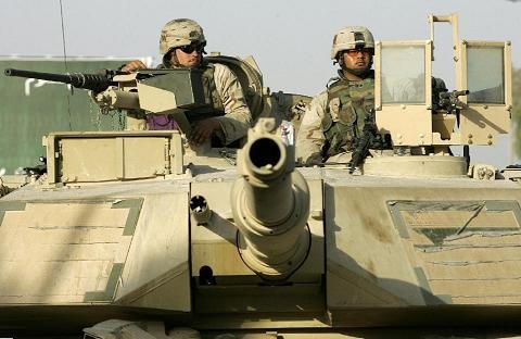 Bị xe tăng, lính Mỹ rầm rập áp sát, Nga "lạnh gáy"?