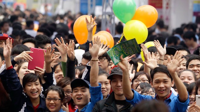 Hàng ngàn bạn trẻ đến tham dự Ngày hội tư vấn tuyển sinh - hướng nghiệp năm 2015 tại Hà Nội (15-3) - Ảnh: Nguyễn Khánh