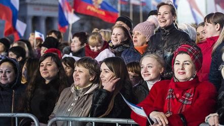 Người dân Crimea tham gia một sự kiện ăn mừng kỷ niệm 1 năm ngày bán đảo của họ sáp nhập vào Nga.