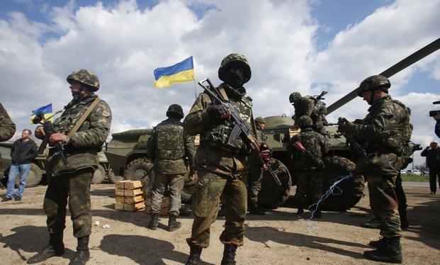 Quân đội Ukraine bắn phá dữ dội gần Mariupol 