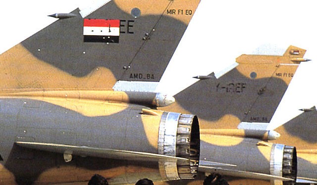 Phi công Iraq chuẩn bị trước khi không kích Iran.