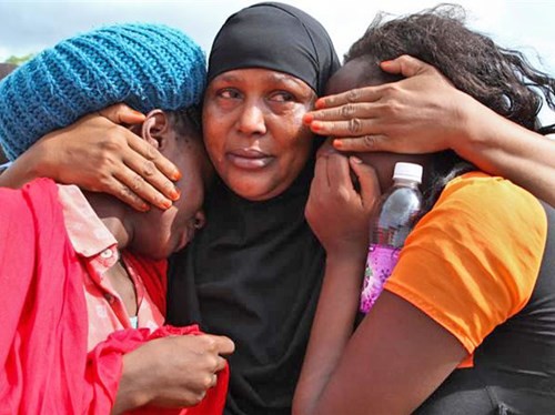 Người nhà của những nạn nhân thiệt mạng trong vụ thảm sát tại Kenya