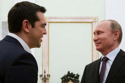 Tổng thống Nga Putin (bên phải) và Thủ tướng Hy Lạp Tsipras