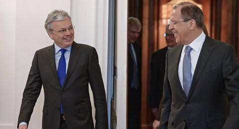 Ngoại trưởng Bỉ (bên trái) và Ngoại trưởng Nga