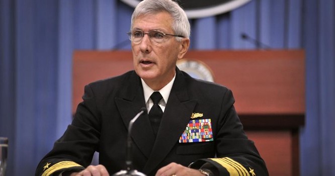Đô đốc Samuel J. Locklear, Tư lệnh lực lượng Mỹ ở vùng Thái Bình Dương, họp báo về an ninh Châu Á tại Bộ Quốc phòng Hoa Kỳ, tháng 6/2012 - Ảnh Bộ Quốc phòng Mỹ