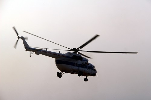 Trực thăng tham gia tìm kiếm hai phi công mất tích trên vùng biển huyện đảo Phú Qúy. Ảnh:Hoàng Trường