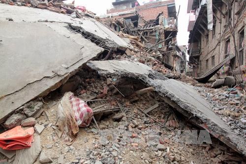Cảnh đổ nát sau trận động đất ở Kathmandu. Ảnh: AFP/TTXVN 