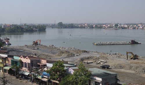 Hiện trường dự án lấp sông Đồng Nai hồi tháng 3 - Ảnh: Đào Ngọc Thạch