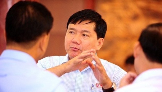 Bộ trưởng Bộ Giao thông Vận tải Đinh La Thăng (giữa) - Ảnh: Pháp luật Tp.HCM