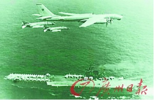 F - 14 Mỹ chặn đầu Tu - 95 Nga. 