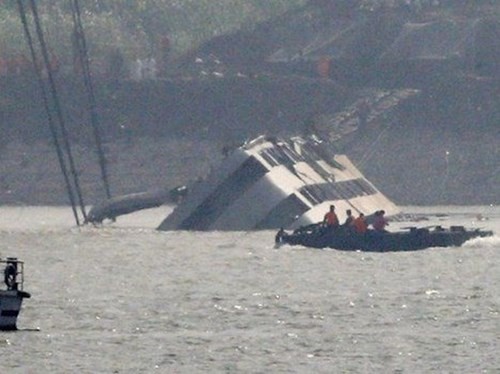 Vụ tàu chìm ở Trung Quốc: Tìm thấy 331 thi thể, hơn 100 người mất tích