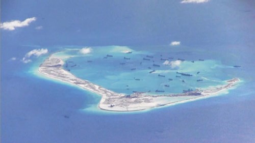 Hình ảnh một đảo nhân tạo do Trung Quốc xây dựng trái phép trên Biển Đông chụp từ máy bay tuần thám Mỹ