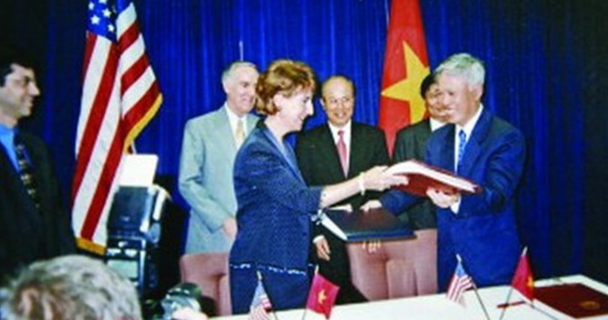 Lễ ký Hiệp định thương mại Việt - Mỹ.