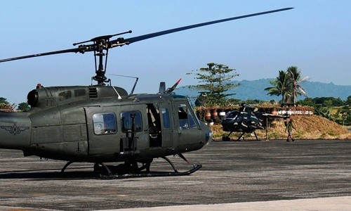  Máy bay trực thăng UH-1 Huey của quân đội Philippines làm nhiệm vụ tại Mindanao. Ảnh: WSJ