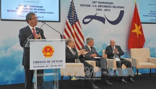 Đại sứ Phạm Quang Vinh phát biểu khai mạc Lễ kỷ niệm. Ảnh: Thanh Tuấn – P/v TTXVN tại Hoa Kỳ.