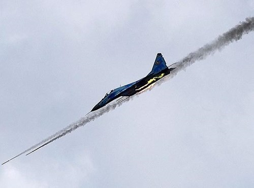 MiG-29 bắn tên lửa tấn công chính xác mục tiêu mặt đất