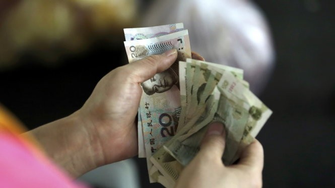 Đồng NDT liên tục sụt giá trong ba ngày qua - Ảnh: Reuters