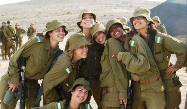 Những nữ binh xinh đẹp Israel
