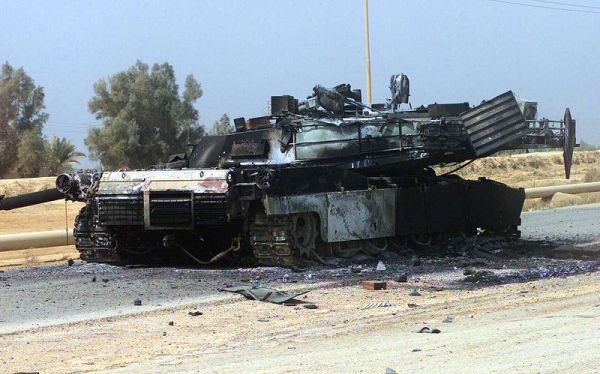 Xe tăng Abrams trúng đạn RPG