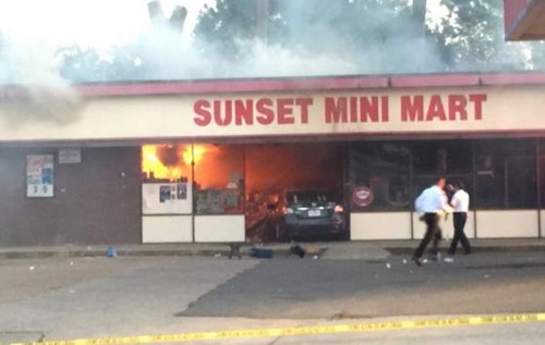 Cửa hàng tiện lợi Sunset Mini Mart, nơi nghi phạm bị bắt. Ảnh: WAFB-TV