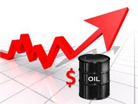 Giá dầu thô đột ngột tăng mạnh