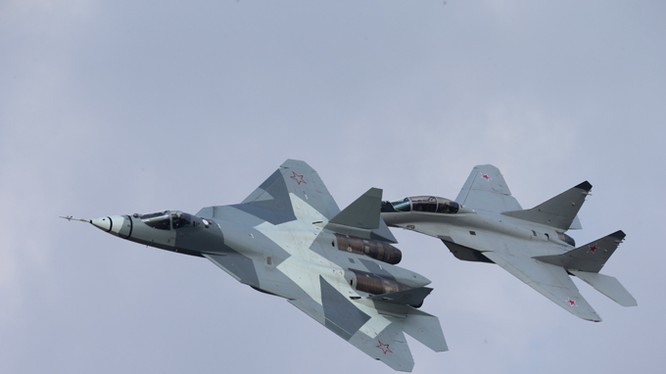 Siêu tiêm kích tàng hình T-50 - mãnh điểu bầu trời của không quân Nga