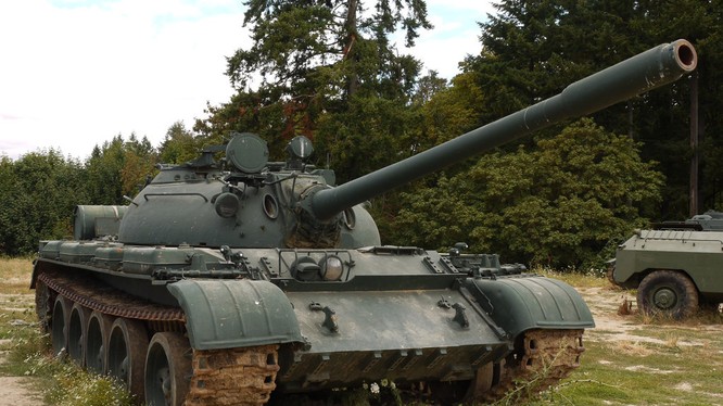T-54 và T-55 là tên gọi một thế hệ xe tăng sản xuất tại Liên Xô và trang bị cho quân đội nước này từ năm 1947 đến 1962. Đây là mẫu xe tăng sản xuất nhiều nhất với tổng số 95.000 xe xuất xưởng