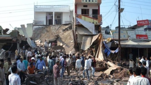 Hiện trường vụ nổ nhà hàng Ấn Độ làm hơn 100 người chết. Ảnh: AP