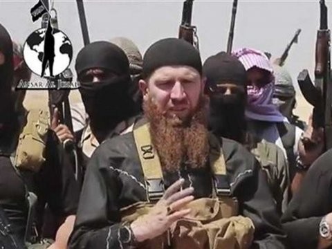 Omar al-Shishani trong vai trò phát ngôn viên của IS trong video được phát hành vào 28.06.2014