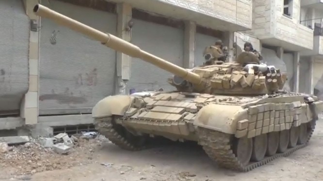 Clip độc: Tăng T-72 quân đội Syria “dính” 2 tên lửa của IS vẫn...chạy tốt 