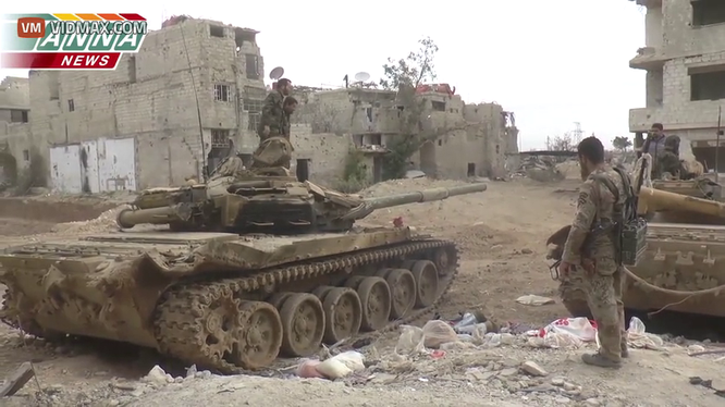 Clip kịch chiến ác liệt giữa xe tăng T-72 Syria chống hỏa điểm IS