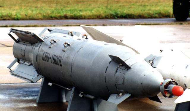 Clip: "Thú mỏ vịt" Su-34 dội bom tấn xuyên bê tông diệt IS
