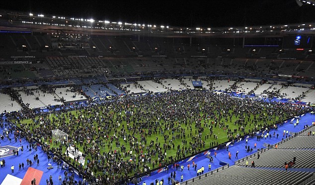 Những khoảnh khắc hãi hùng vụ tấn công đẫm máu tại Paris