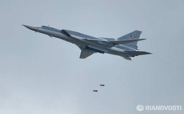 25 máy bay ném bom chiến lược Nga xé nát bầu trời Syria