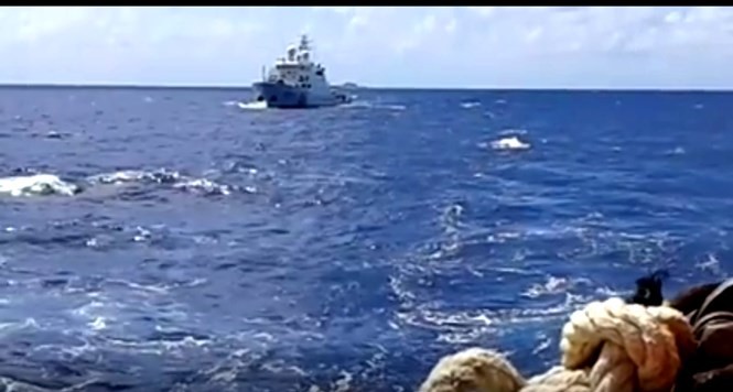 Tàu hải cảnh Trung Quốc rượt đuổi, chĩa súng đe dọa tàu dân sự Việt Nam