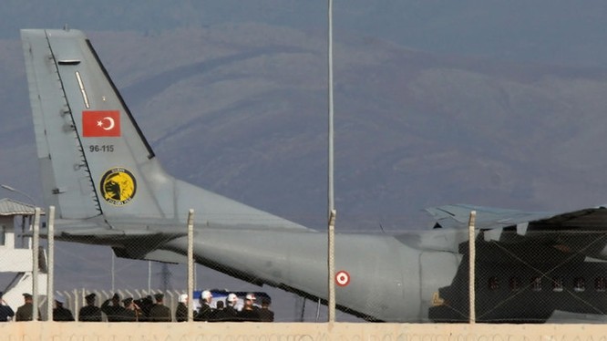 Máy bay chở thi thể phi công Nga đã về đến Ankara