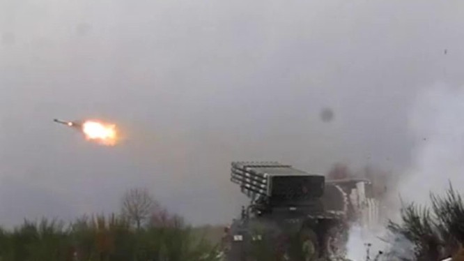 Chùm video ngày 4/12: Chiến binh khủng bố khóc như con trẻ, pháo binh Syria dội mưa lửa